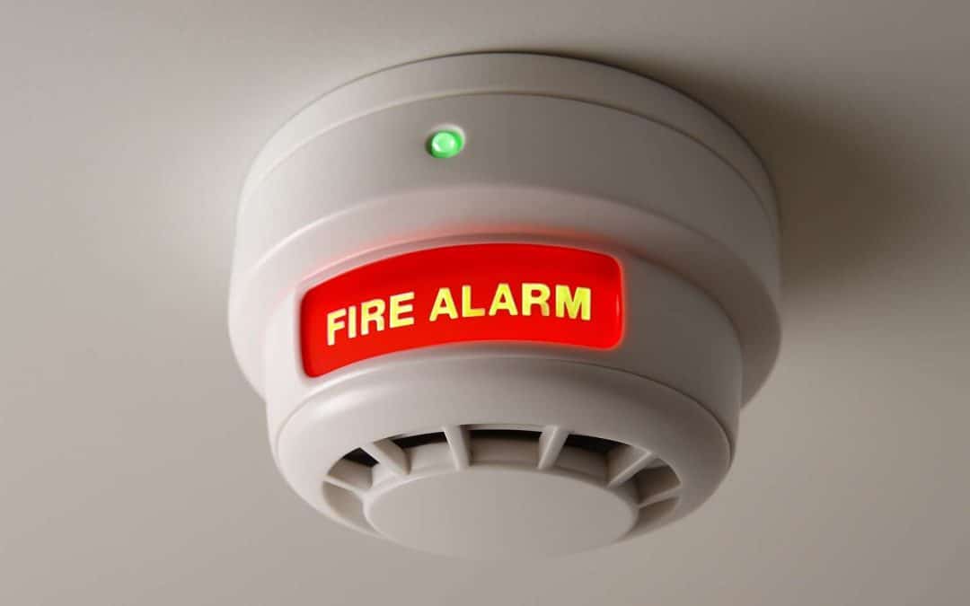 Why the fire alarm going off with no smoke can happen and how to fix it quickly